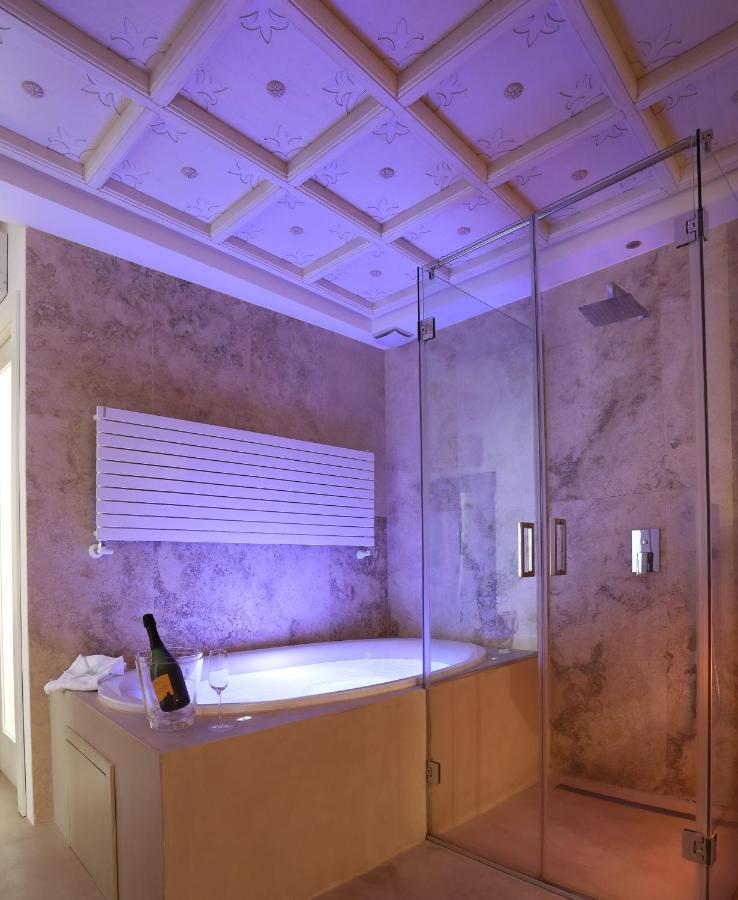 Palazzo Stapane Home Suite 9 - Luxury Living Monopoli Bagian luar foto